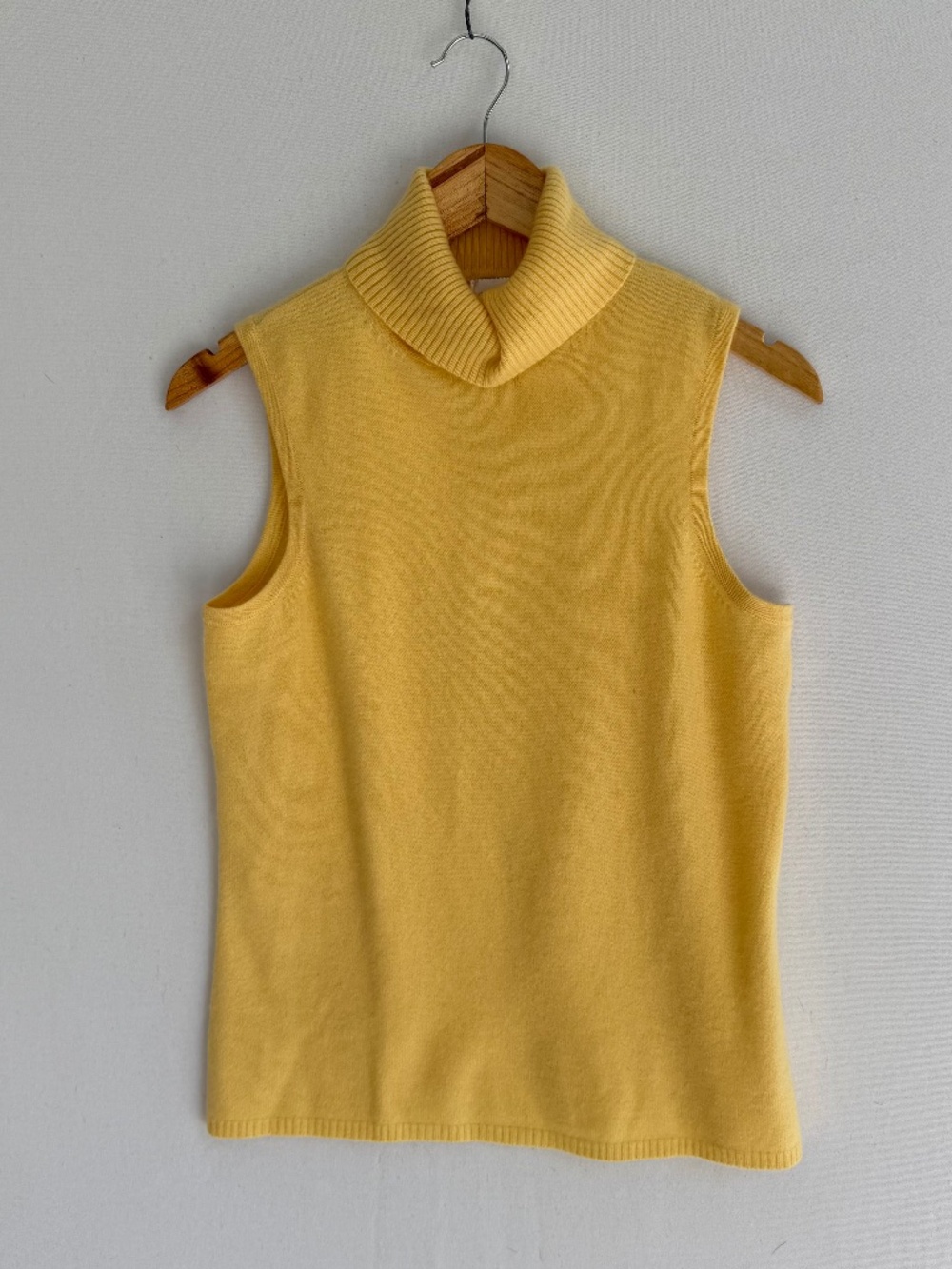 CHADWICKS Women’s Medium Yellow 100% Cashmere Sleeveless Turtleneck Knit Sweater
